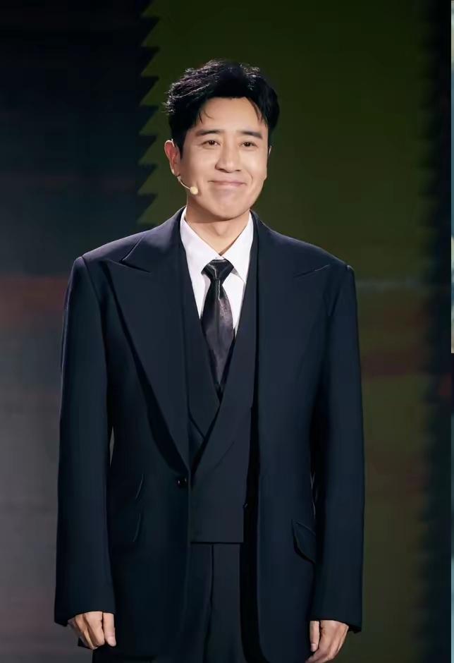 这下好了不仅娱乐圈都知道了就连全国人民也都知道了，真没见过于和伟这么傻的人！