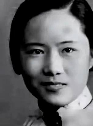 她帮美国造出原子弹，37年后回国，见到周总理开口第一句话是：