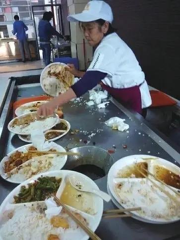 冬至夜惊现离谱一幕！太原垃圾桶堆满饺子，网友怒喷：暴殄天物！冬至夜的山西太原