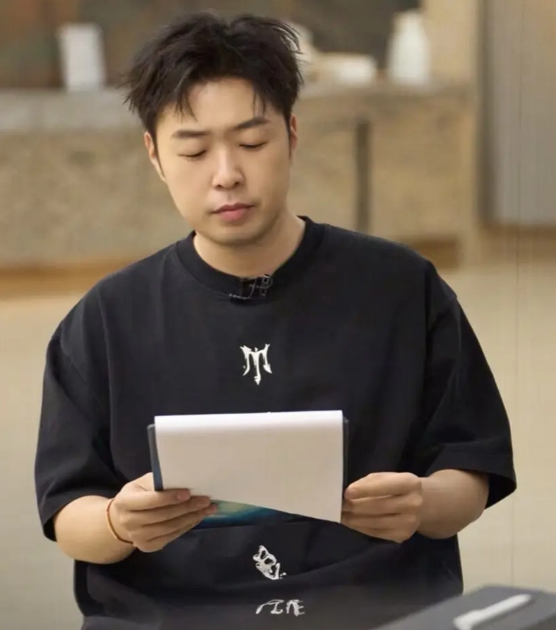 明眼人都看得出来杜海涛估计现在很尴尬,他刚结束了游学,春风得意的完成了全英文演讲