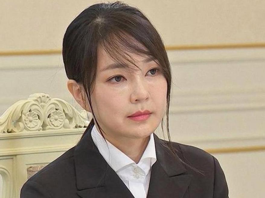 金建希被申请逮捕，韩国检方是找到了突破口，还是惹上了大麻烦？没办法把尹锡悦拉出