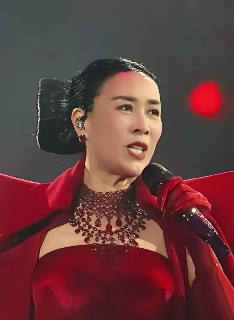 明眼人都看出来了，那英的演唱会之所以火爆，不是因为她唱的好，很大概率是因为台