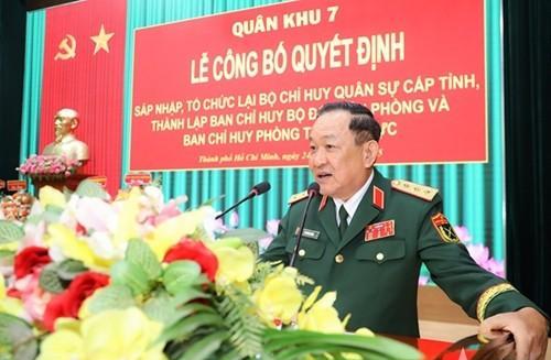 越军第七军区举行合并重组后成立的仪式，越军胡志明司令部才从第七军区中出来又被塞回