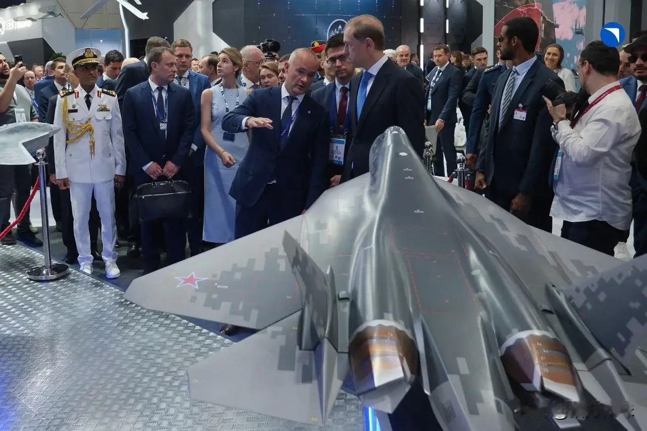 迪拜航展展出的苏-57M进行了大幅的升级改造，若能缩小与中两国的差距，或许俄罗斯