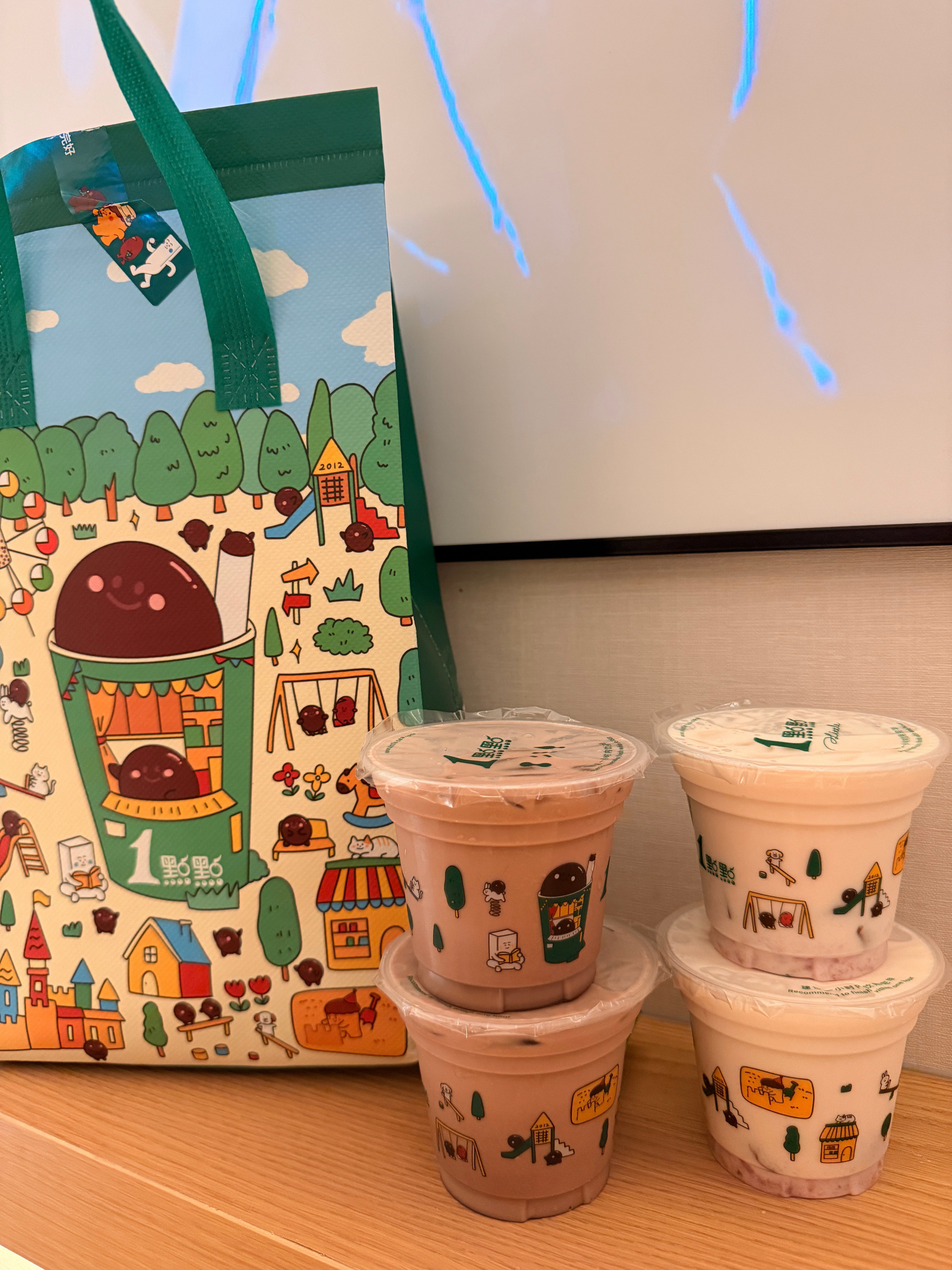 快六一了喝点可爱的奶茶