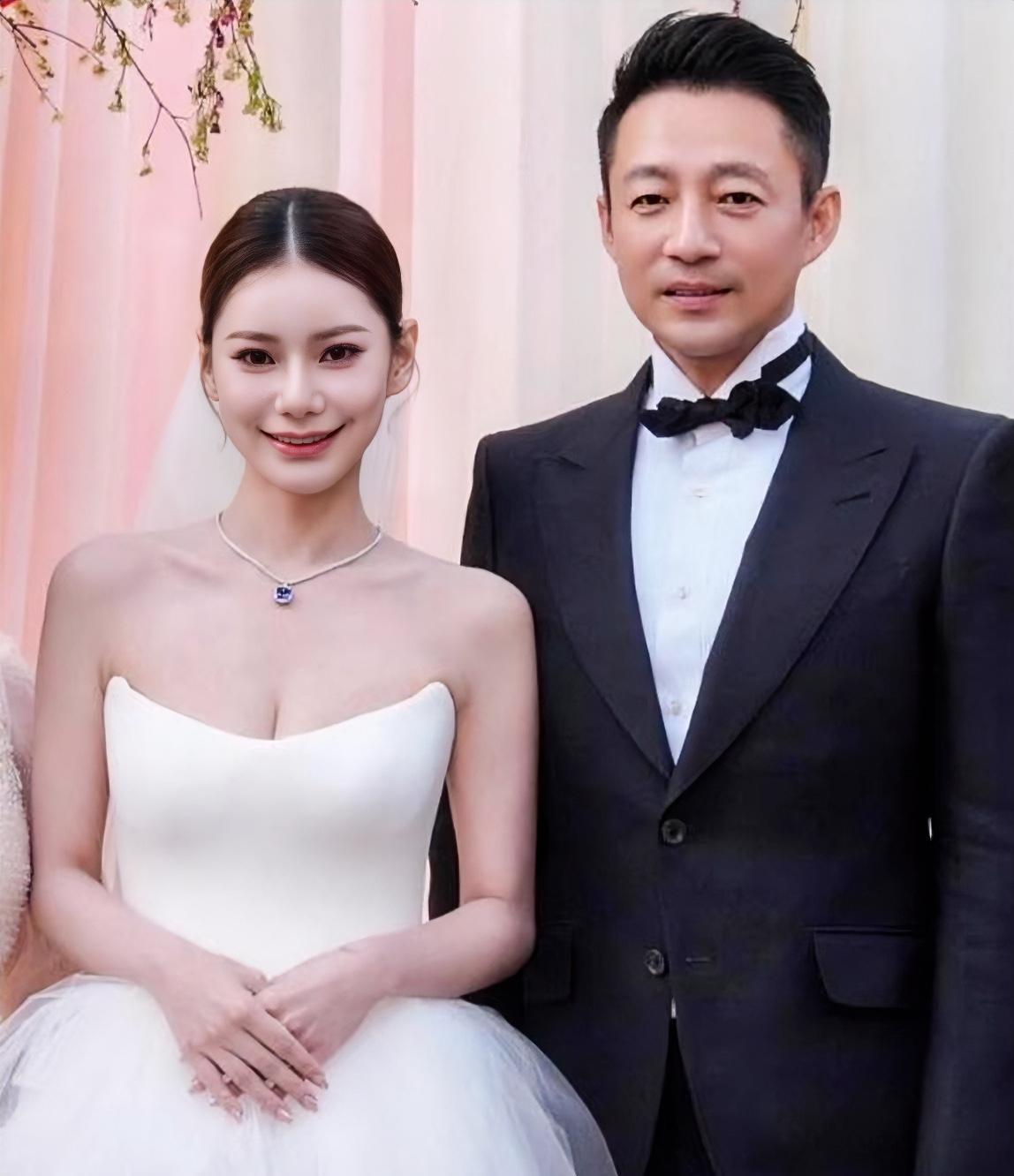 汪小菲和马筱梅婚礼当天曲线妈黄春梅连发了六条“钻石”相关的动态！无论钻石暗指
