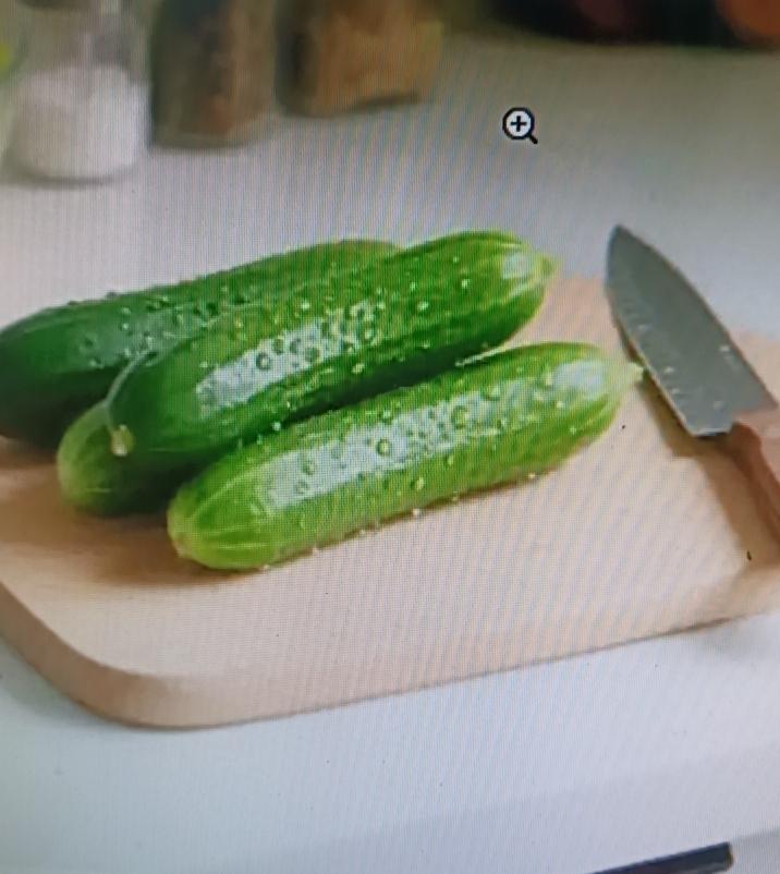 常吃黄瓜，身体会有不少惊人变化。黄瓜水分含量高达90%以上，吃它能快速补充水分，