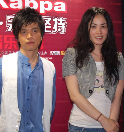 2010年，王菲给李健打电话：我想在春晚唱《传奇》，可以吗？李健听后毫不犹豫地答