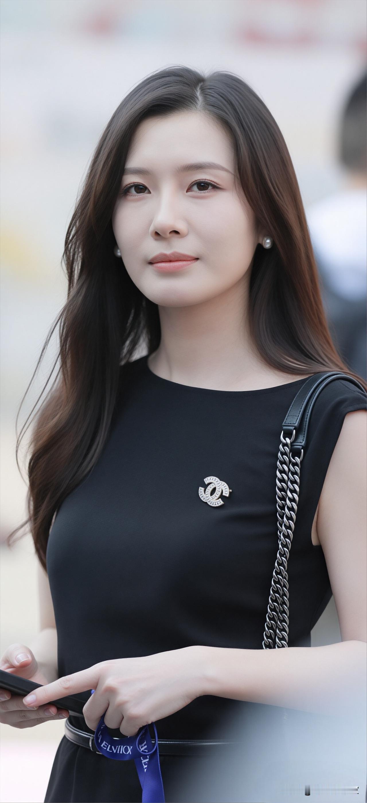 颜值不输明星的网红大美女。