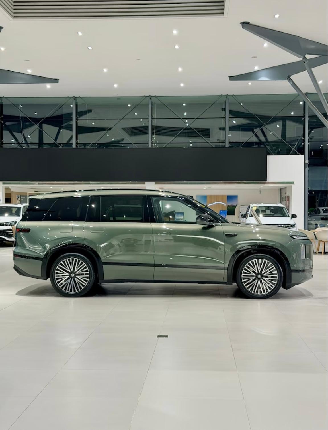 大众ID.9X是一台33万级德系大六座增程SUV，适合看重德系底盘、无续航焦虑、