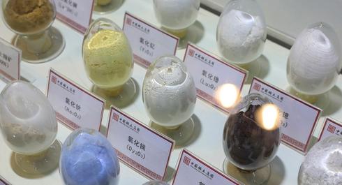 美国稀土打不过，开始向中国“扣帽子”来了？ 当地时间11月12日，美议院“中