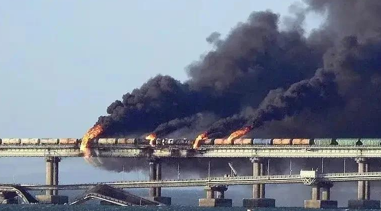 北约援乌物资大头在海路，铁路直达能解决的事，为什么要绕远路？近日，有专家对北