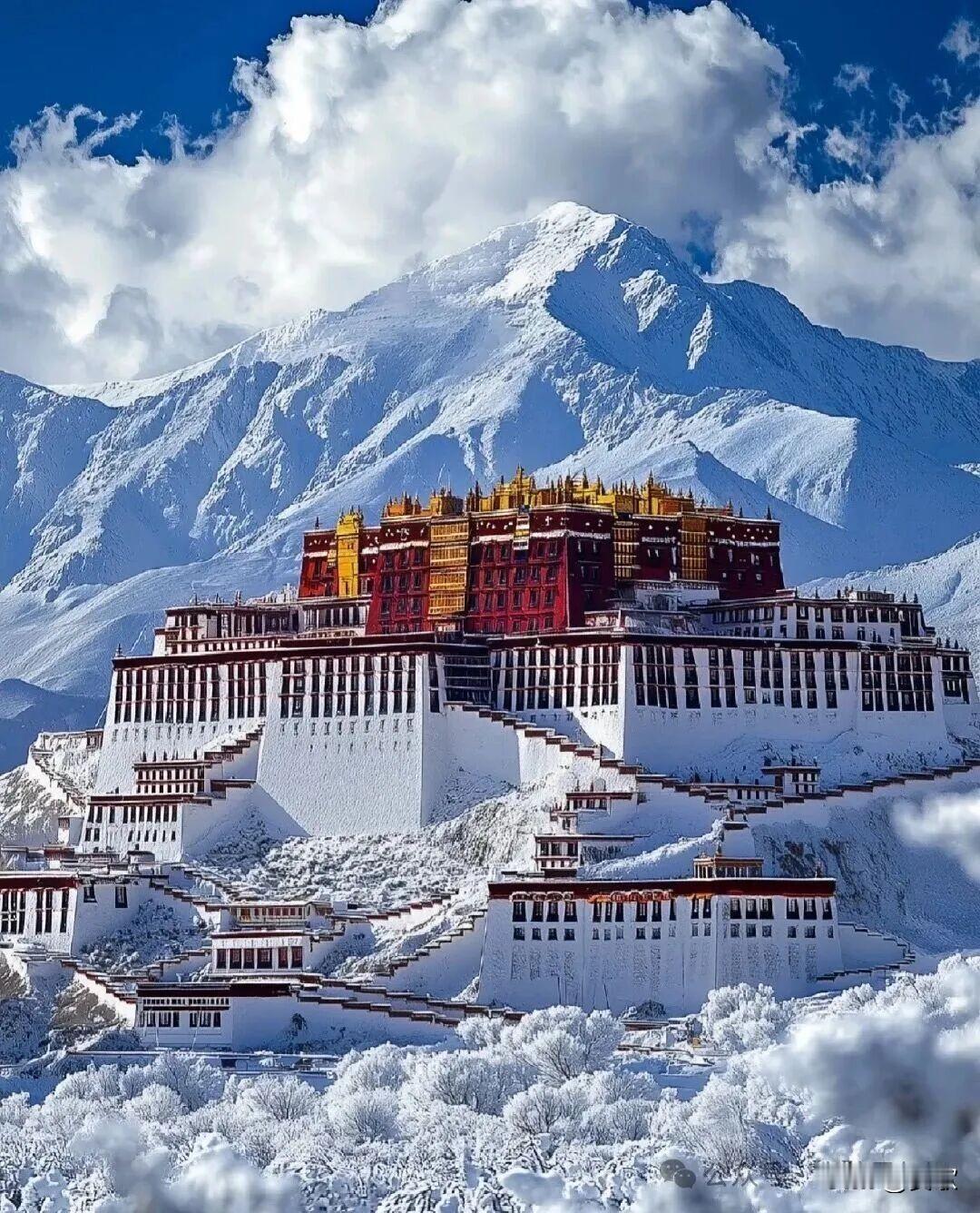 上联:红花满树春来早下联:瑞雪盈门喜气多横批:喜迎新春