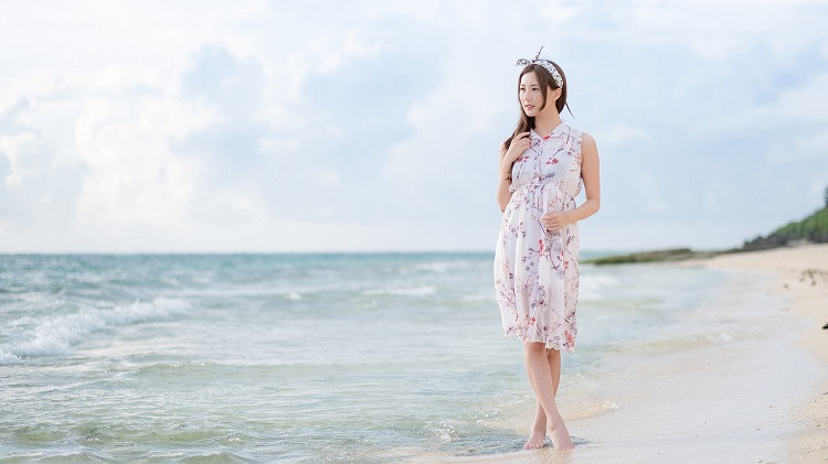 一个女人突然变得爱打扮，经常出去不顾家，多半就是感情有了异常。正如同事张小姐，