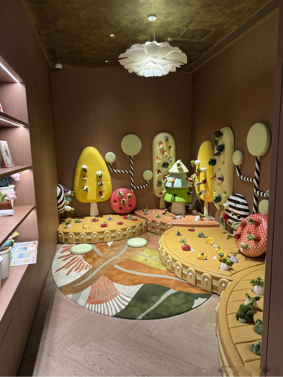 【从招商林屿缦岛热销看城北改善需求进化】楼市的每一次热潮，都不应仅被视为简单的买