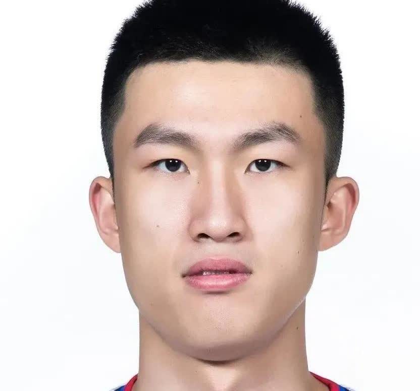 山东队管理层一拍大腿，把支票本递给了俩CBA顶级射手。这笔买卖，简直是往