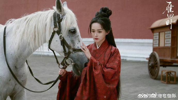 何泓姗说庄寒雁是她的救赎何泓姗一句“你越恨她，才越在意她”直接点破庄寒雁和庄