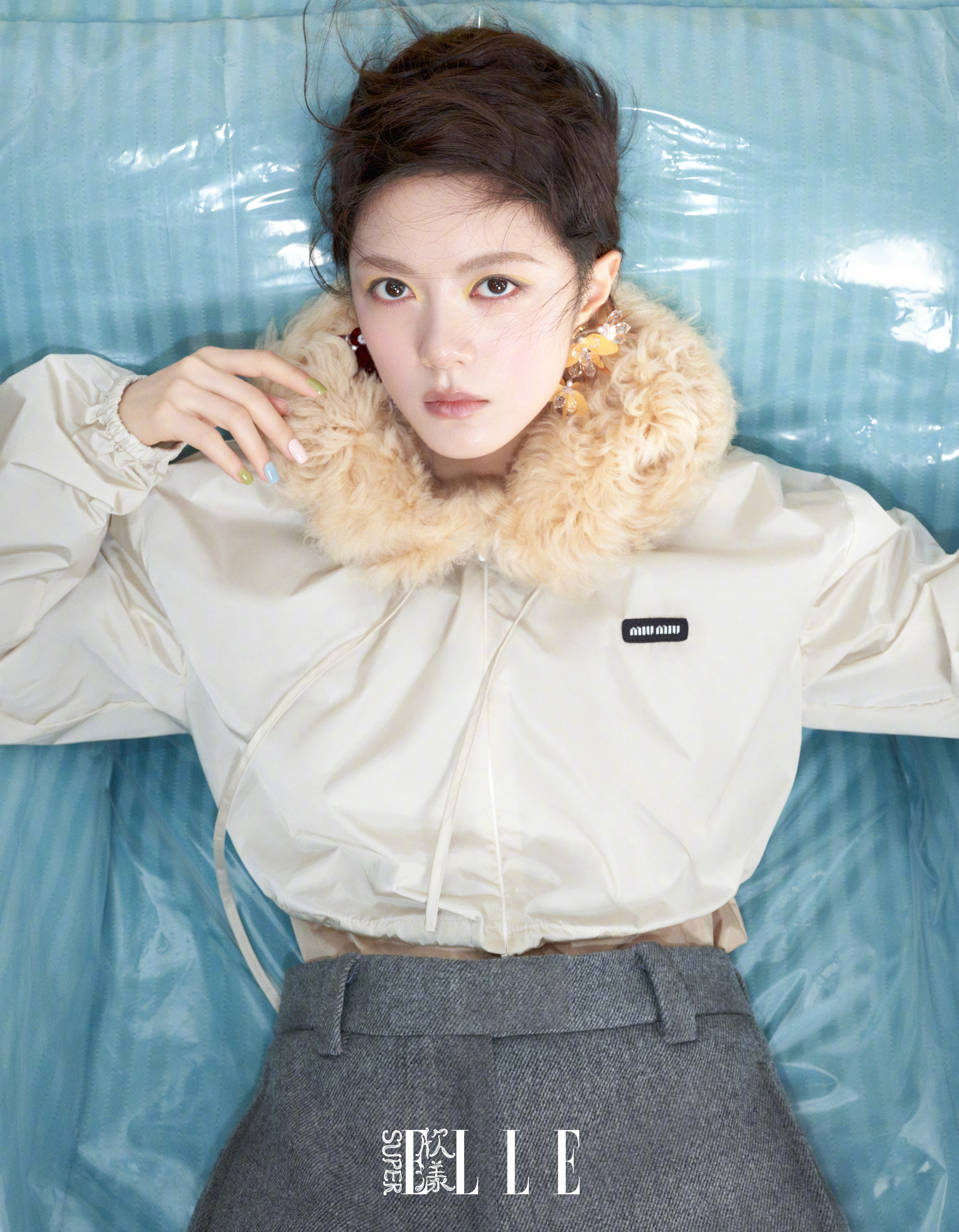 赵今麦SuperELLE9月刊封面我们MiuMiu女郎的新封面！今麦身