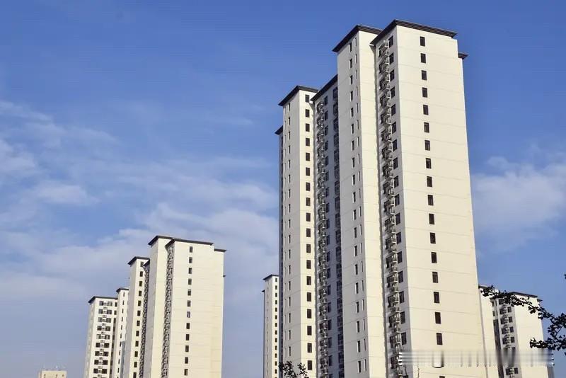 说了这么多，大家是不是觉得我在看空房价？实际上，我并非看空房价，只是依据楼市的