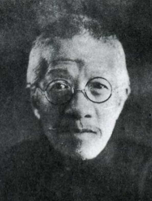1931年，62岁章太炎穷得连2块钱的烟都买不起。杜月笙掏出1000大洋，想请他