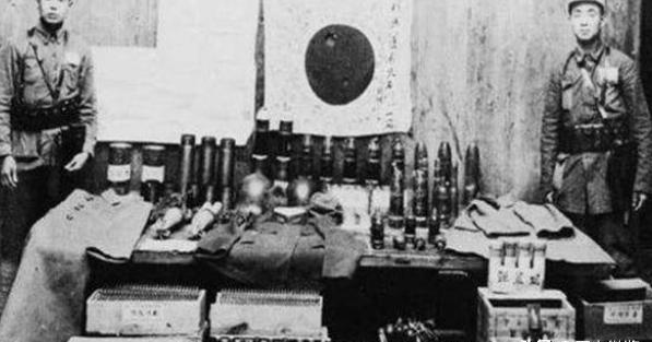 1943年初，山东抗日根据地的八路军战士在与日寇战斗的过程中，缴获了两挺机枪，让