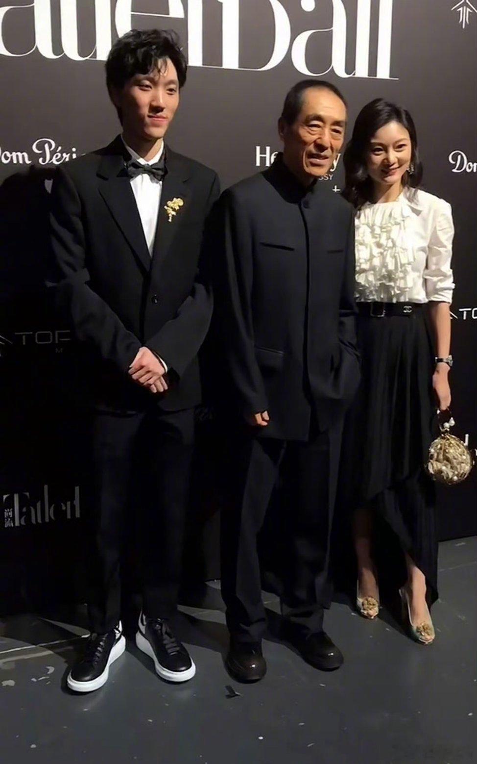 emo也像吃了防腐剂似的，完全看不出是76岁小老头张艺谋二儿子耶鲁大学毕业