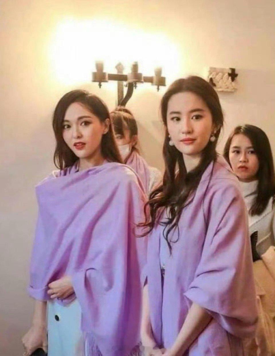 “刘亦菲第一次当伴娘”​​​