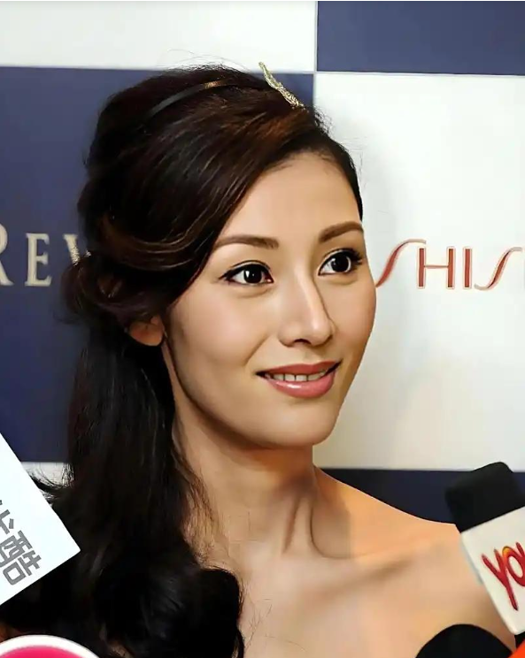 刘銮雄为娶李嘉欣闹离婚，宝咏琴一句“禁娶令”让他脸色骤变，这场博弈谁赢了？