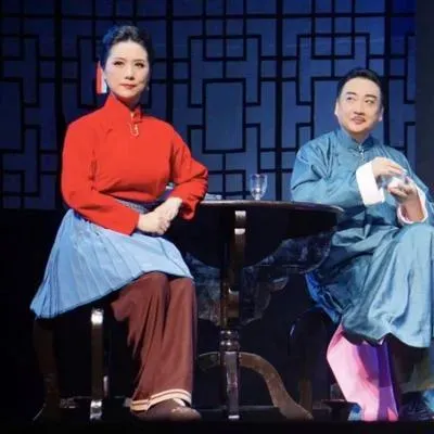 1941年，谭震林被特务拦住问话，一个挎着篮子的小媳妇走过来指着他就骂：“不就是