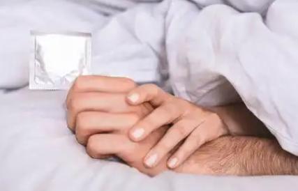 陕西西安，女子见男友与自己发生关系时，不做任何安全措施，担心怀孕，便拒绝并推开男