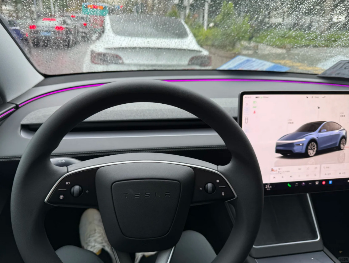 特斯拉焕新ModelY试驾完了其实之前看过老款了，可能明年正好也有换车需求，顺