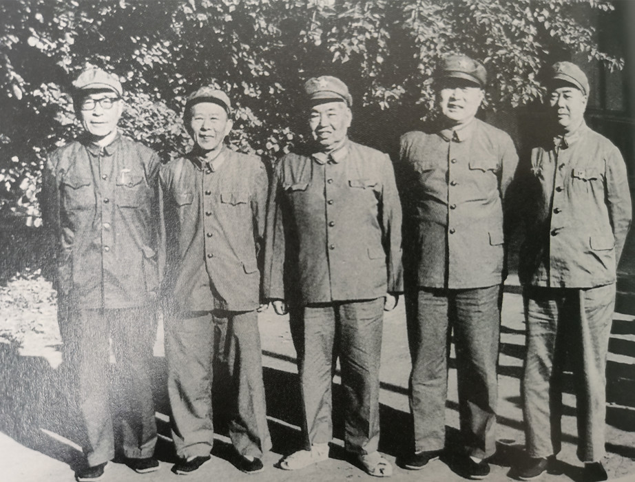 九大一中全会，李德生发现自己的名字，出现在政治局候补委员的候选人名单中，他觉得责