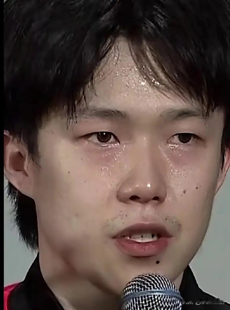 拿他当啥使的啊！这还是个富人家的孩子。咋舍得的？当年也是拿许昕这么使唤的！太