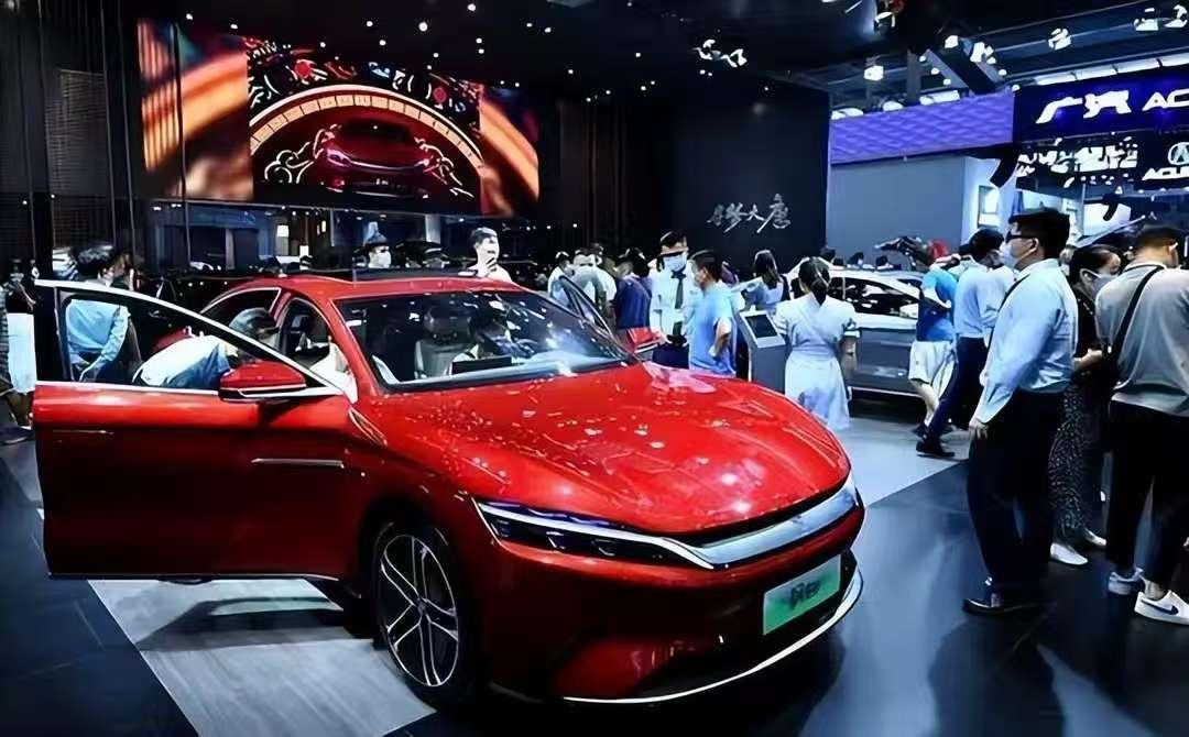 英菲尼迪卖得比县城眼镜店还少，雷克萨斯4S店sales比顾客多，二线豪华车正在