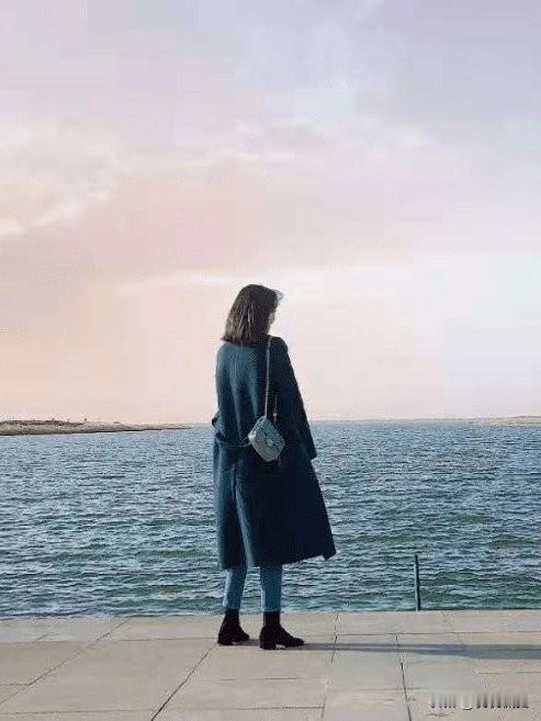 一位老汉说:“偷人是三观不正，思想有问题。偷不到人是五官不正，长相有问题。没有