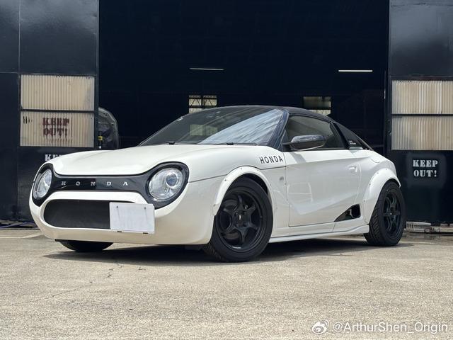 当初看着挺奇怪，现在看着还是挺奇怪的造型。[doge]2023本田S660JW