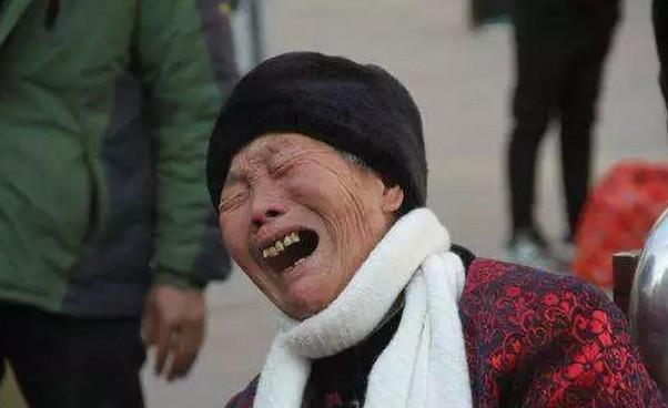 孕妇生产后喝红糖水, 却没想到被送往医院抢救, 医生的一句话让家人恍然大悟