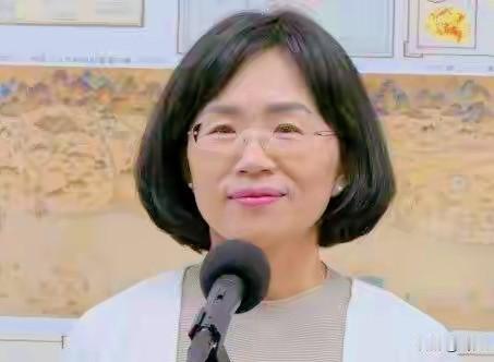 台北市长选战开打，民进党阵营不断拿学历问题攻击蒋万安，铺天盖地的舆论，把一件翻译