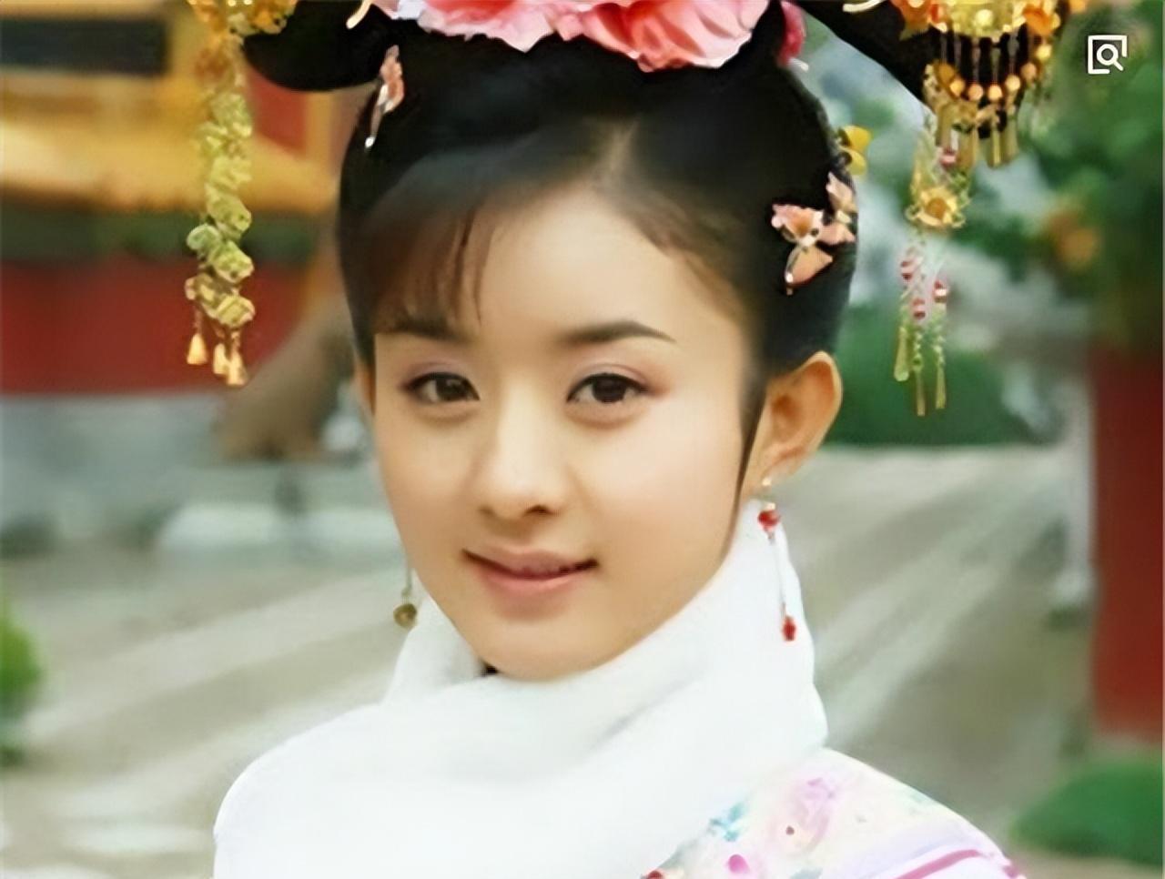 1701年，年仅14岁的高氏被裹着被子送到了康熙的寝殿里，当夜侍奉有功，迅速获得