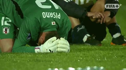 输球怪己不怨人，日本U20被淘汰后门将跪地痛哭流泪！日本U20惨遭法国U20补