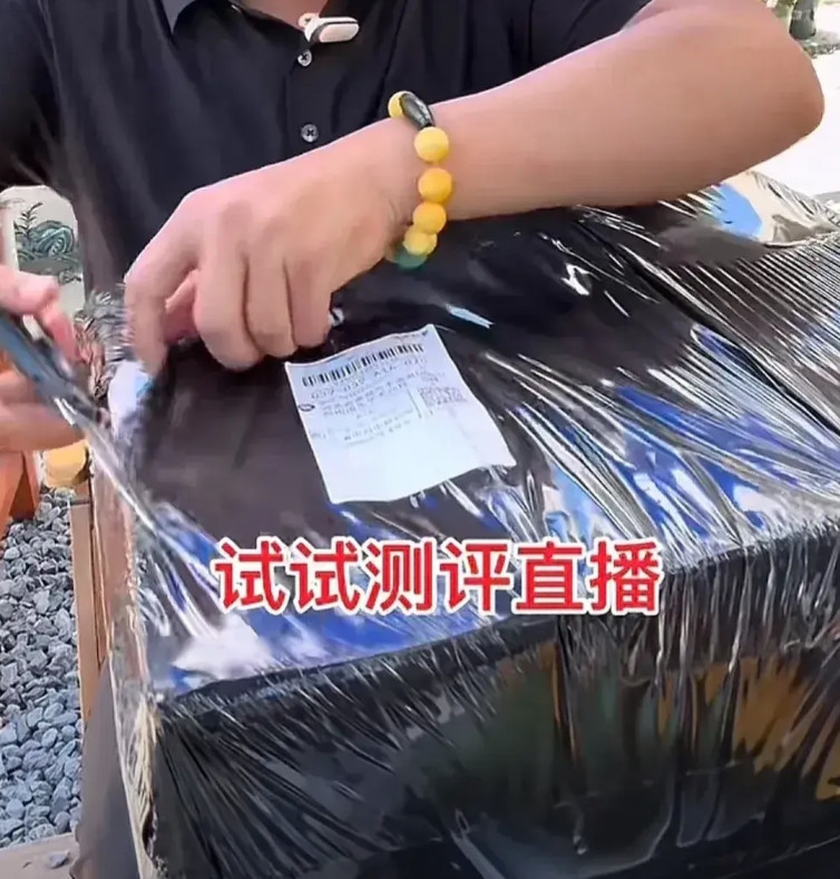 真的没想到，自从上次手机事件之后。老陈算是和嘎子哥真的杠上了。老陈在嘎子