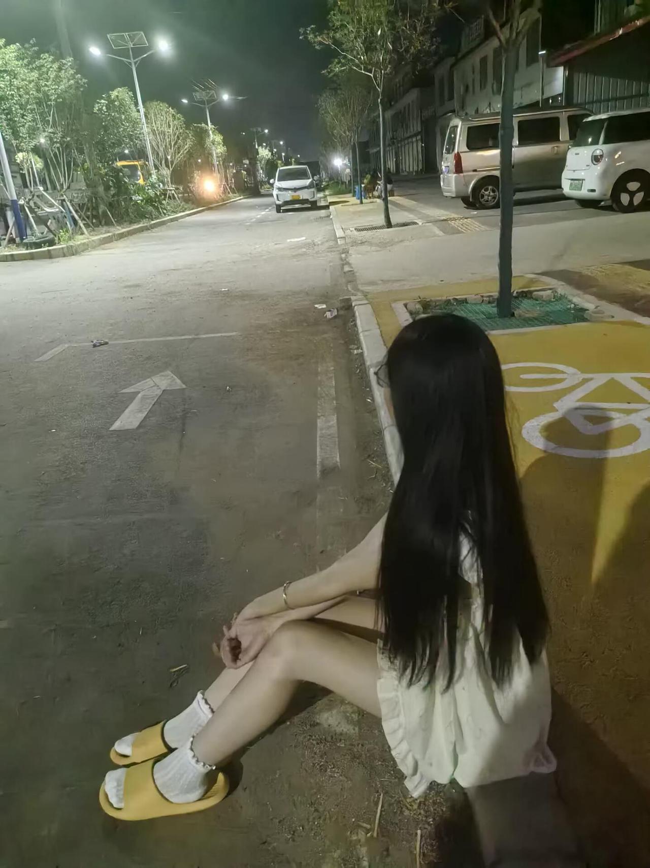 人这一辈子，女人出轨都会死得很难看，你别看她现在吃香的喝辣的，那是火