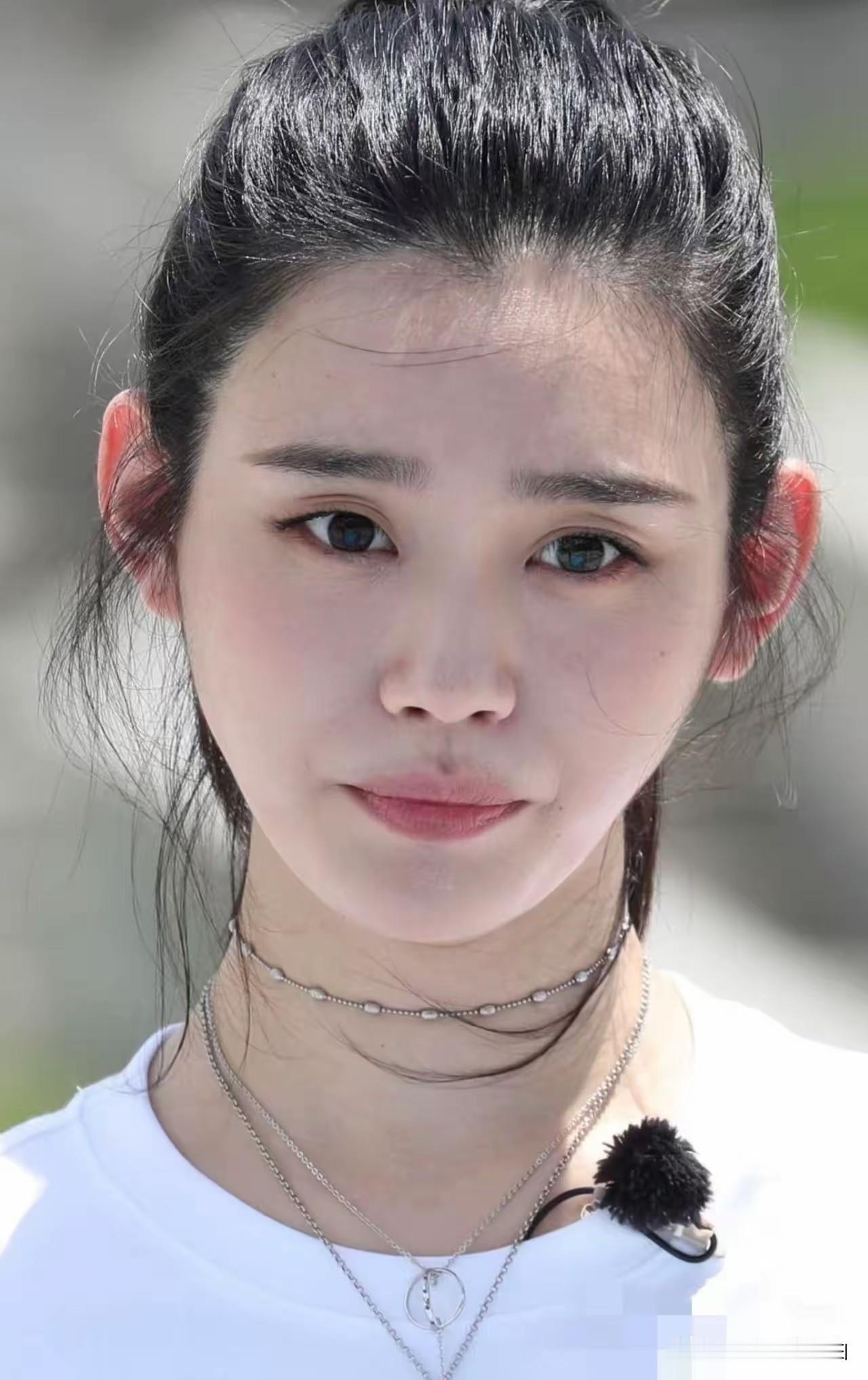 我妈眼光真的是毒辣！第一眼看见奚梦瑶，她第一句话就是：找老婆千万要找这种，一