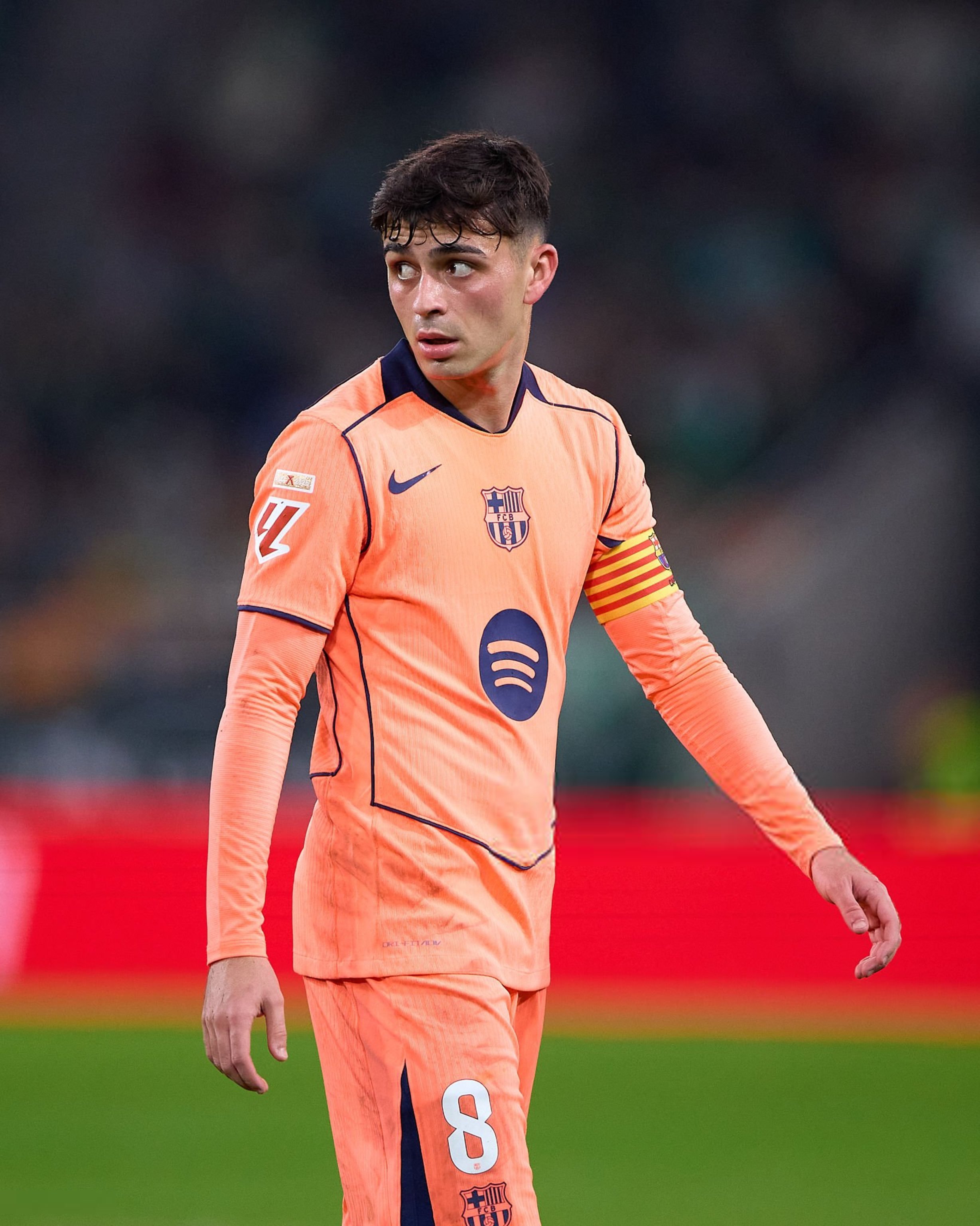 问：梅西参观了诺坎普球场……你是怎么发现的❓佩德里：通过社交媒体，因为它开始迅