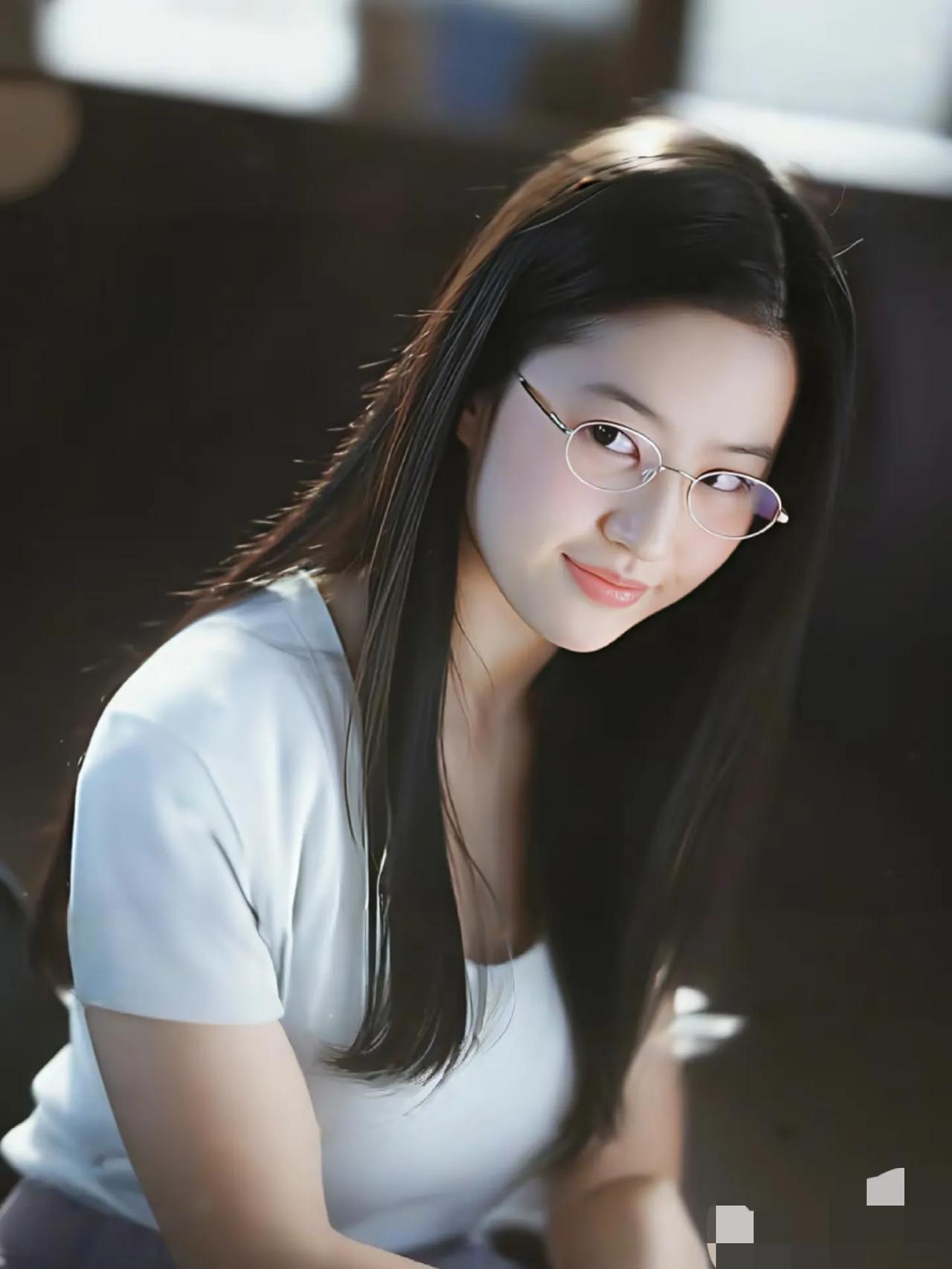 20岁的神仙姐姐刘亦菲旧图分享，女神魅力永恒