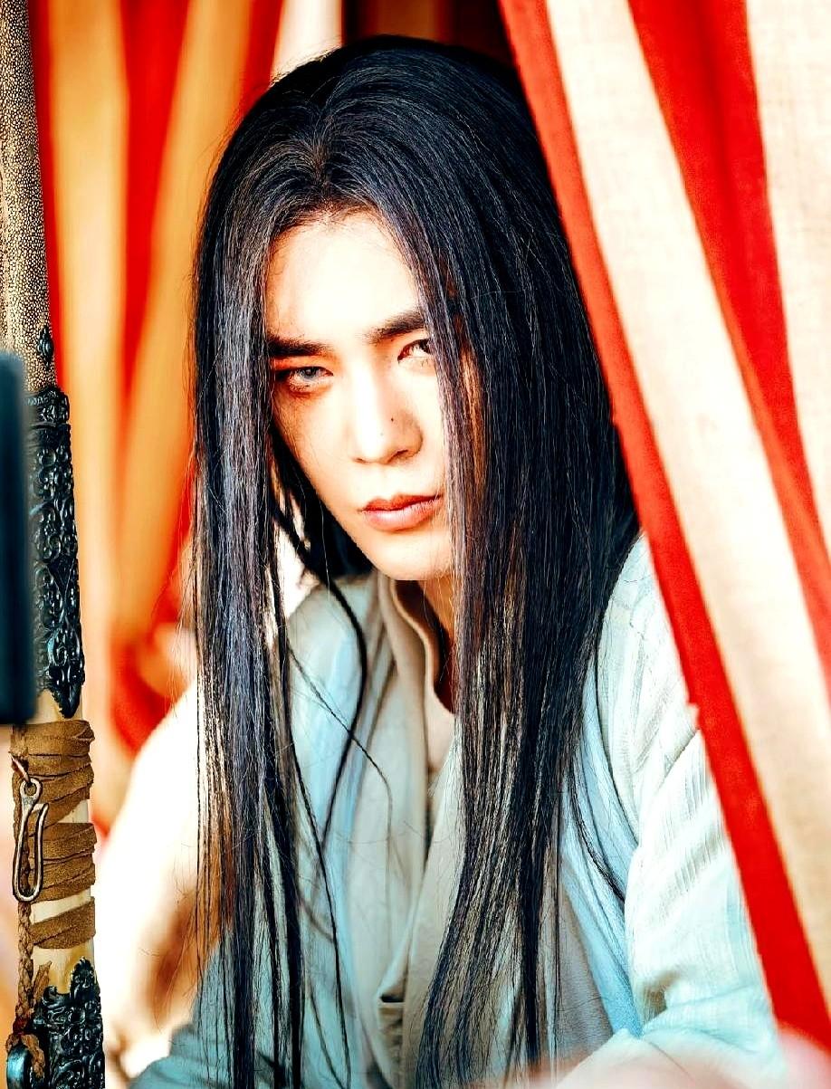 内娱多久没出过这种文武双全，还没什么短板的年轻演员了？袁和平拍《镖人》，选了