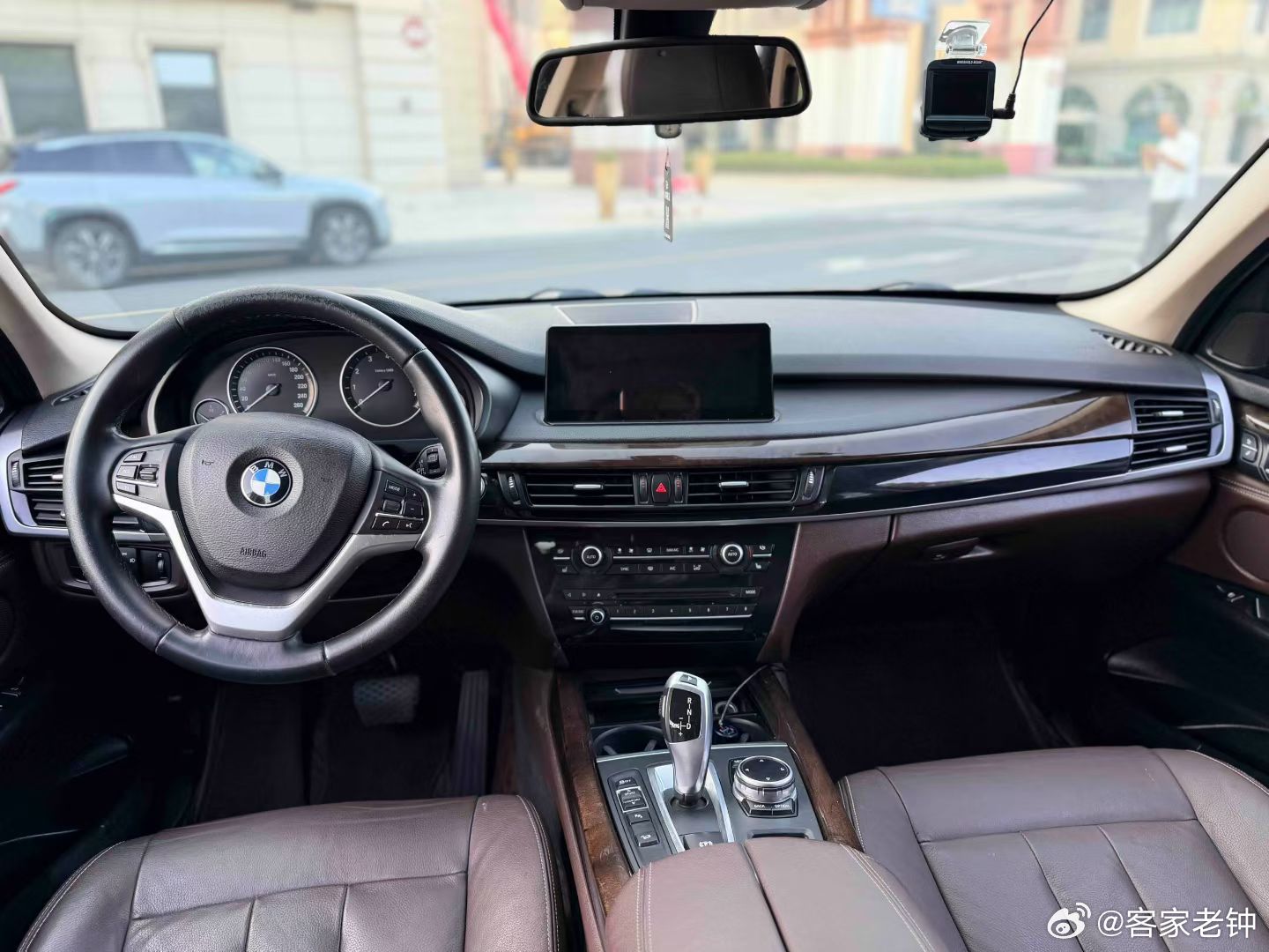 #汽车##豪华汽车##汽车##宝马#宝马大X5，3.0T双涡轮增压直列六缸。中大型豪华SUV，动力储