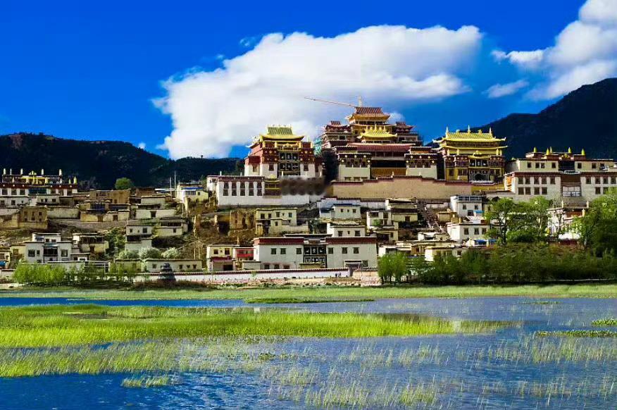 四川措卡湖，人间仙境，九天瑶池……●坐标：四川省甘孜州新龙县麻日乡境内，距县城