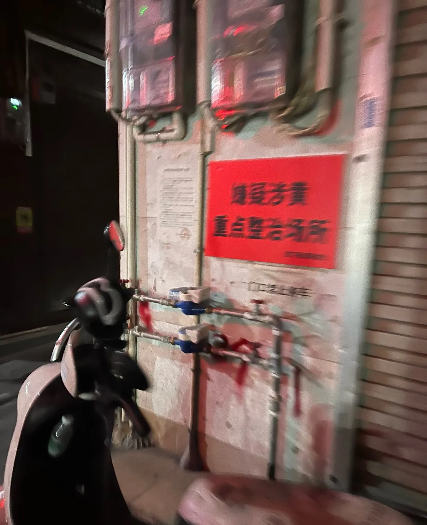 广州白云区这么多这种场所？看图片这个环境，应该是某些公寓或者出租房...