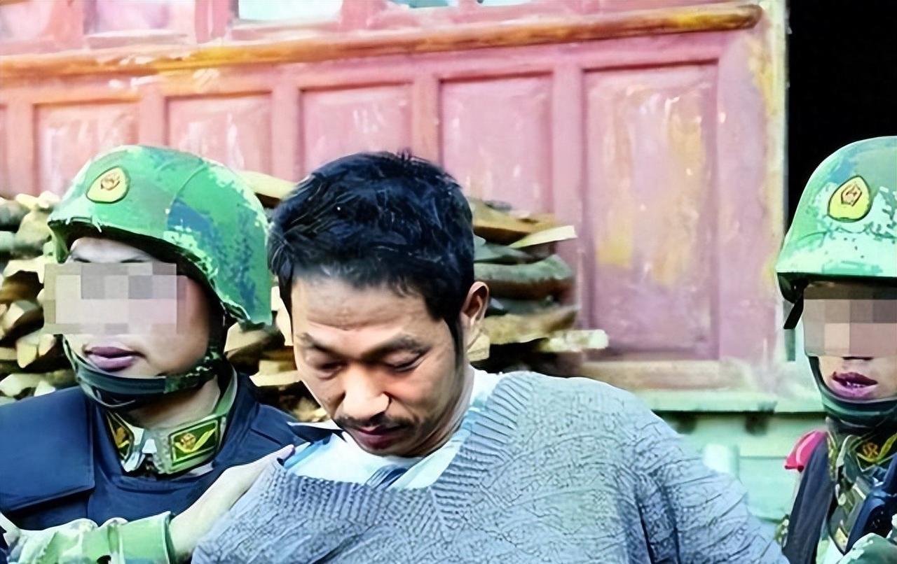 2012年，云南男子发现被戴绿帽想离婚，村委会劝他大度。要求奸夫的老婆陪自己1个